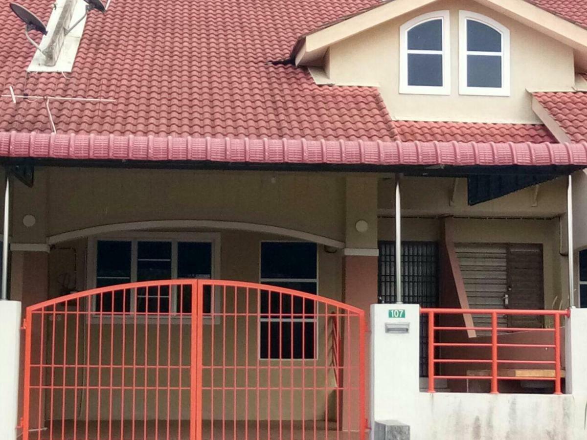 Homestay Mama Razzin Kuala Kangsar Exterior foto